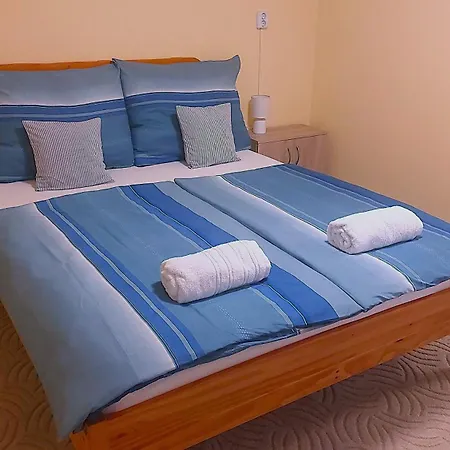 Apartamento Holiday Apartman *