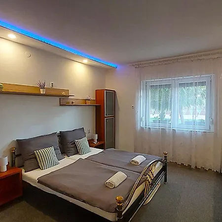 Holiday Apartman Apartament *