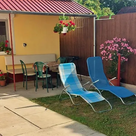 Apartamento Holiday Apartman *