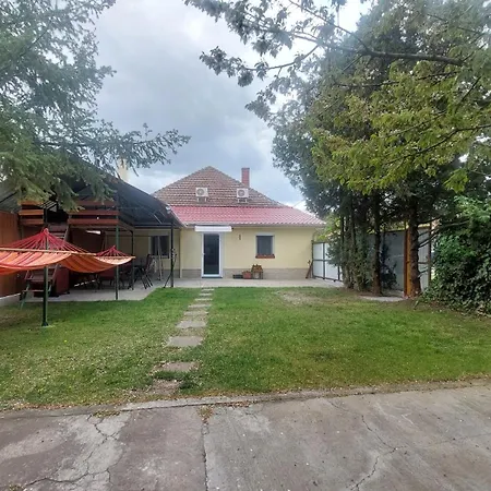 Apartamento Holiday Apartman